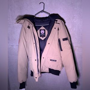 Measurements (cm)
Chest: 104-109
Waist: 86-91
Hips: 104-109
Sleeve:88-90